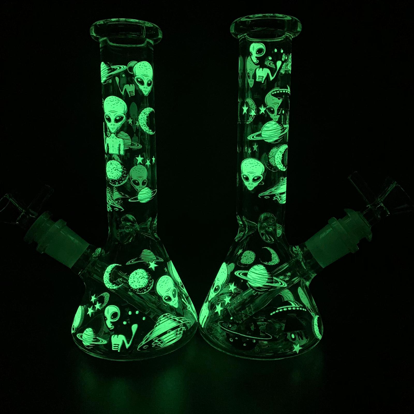 ALIEN GLOW IN THE DARK WATER PIPE PCL7066 — Himalayan Group Inc.